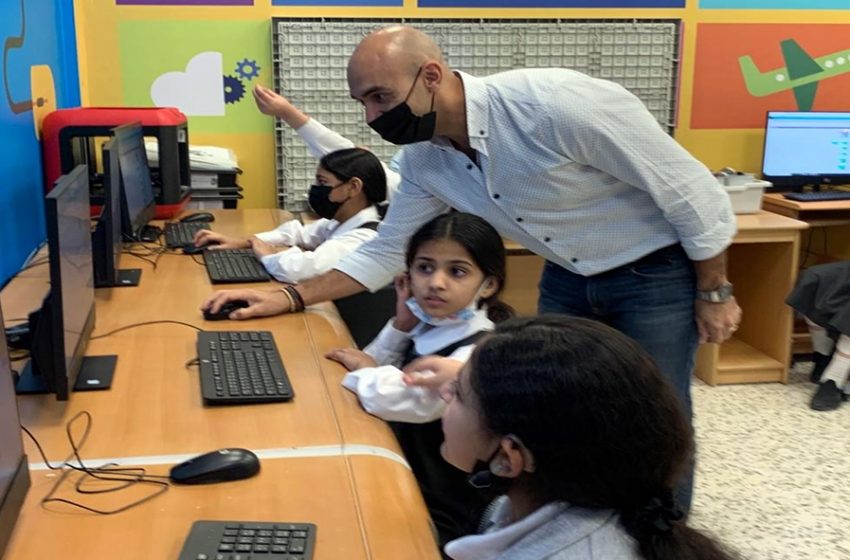  Microsoft leads coding training for students with hearing disabilities