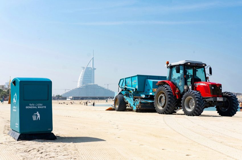  A team of 84 employees and workers to carry out sustainable cleaning of beaches in Dubai