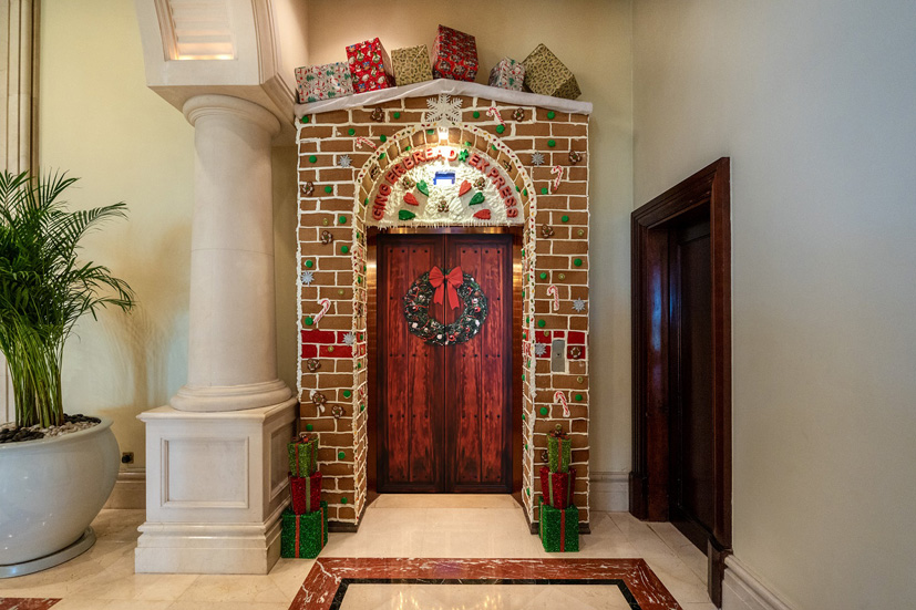  THE FIRST GINGERBREAD EXPRESS ELEVATOR IN DUBAI TAKES SWEET INDULGENCE TO NEW HEIGHTS AT THE RITZ-CARLTON, DUBAI