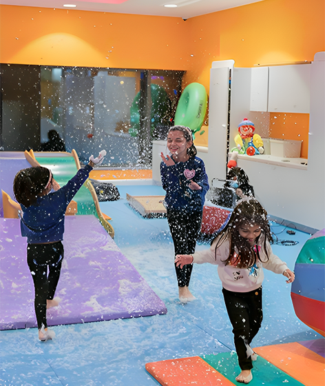  It’s Snowing at Gymboree Play & Music Dubai!