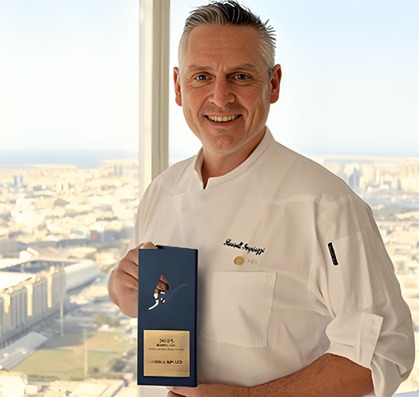  سوفيتيل دبي ذا أوبليسك يحتفل بتكريم الشيف راسل إمبيازي بجائزة ” بيرناش 2025 “