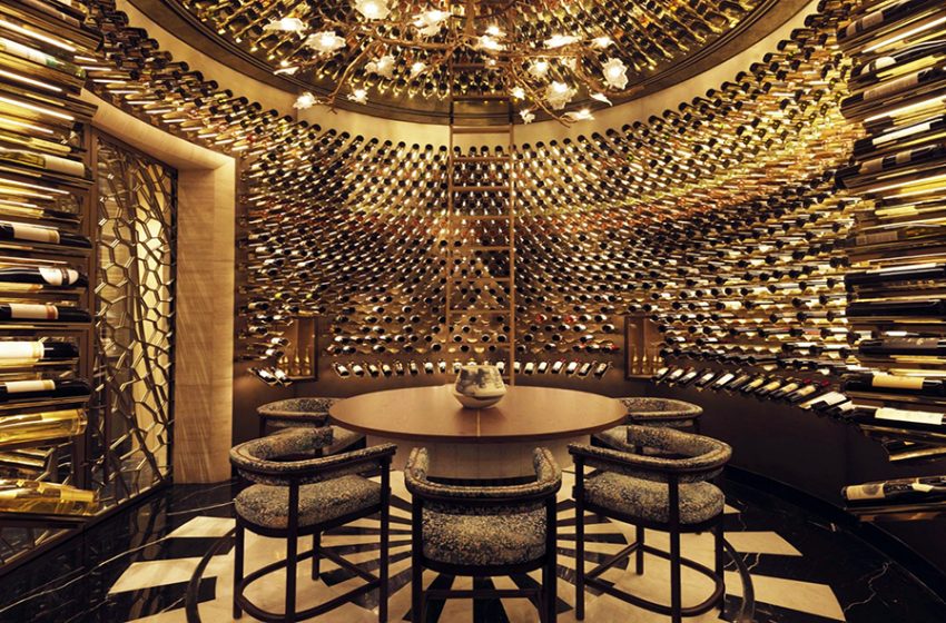  ارتشف ، تعلّم ، وعِش التجربة في بار سانت ريجيس