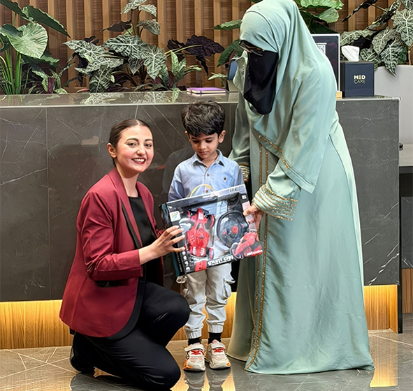  حادثة طارئة مفاجئة تسلّط الضوء على تزايد مخاطر الاختناق لدى الأطفال الصغار .. إنقاذ حياة طفل صغير في دبي ابتلع قطعة نقدية